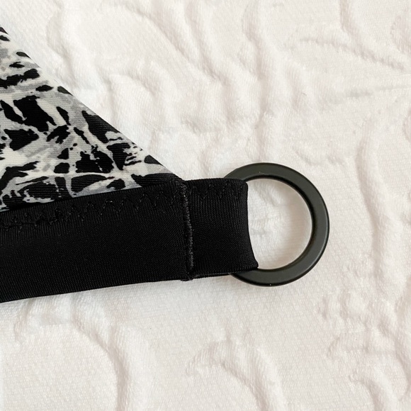 ❌❌SOLD❌❌Lululemon Tidal Flow Net Swim Top Size 6 - Picture 7 of 10